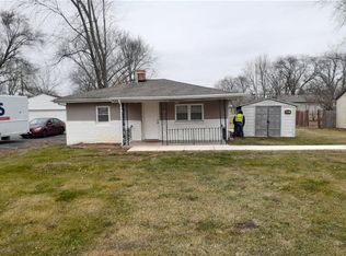 160 E Greenview Ave, Machesney Park, IL 61115