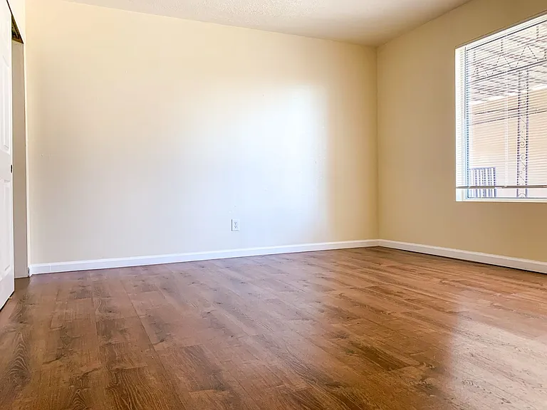 MOVE IN SPECIAL Studios @ $749.00 — Photo 36