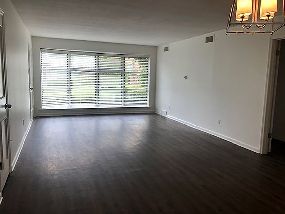 3rd image of 4400 Poplar Ave APT 43
