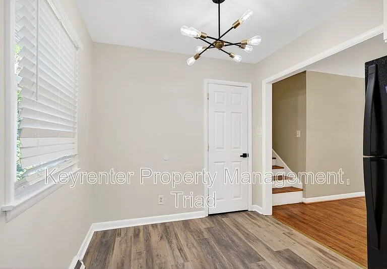 1821 W Meadowview Rd — Photo 6