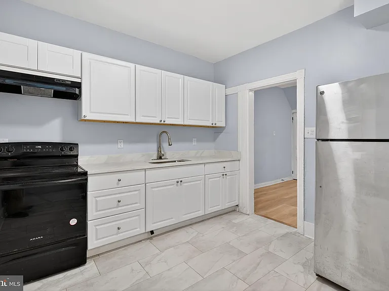 136 N Farson St — Photo 7