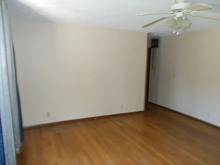 312 Hazelwood Ln — Photo 2