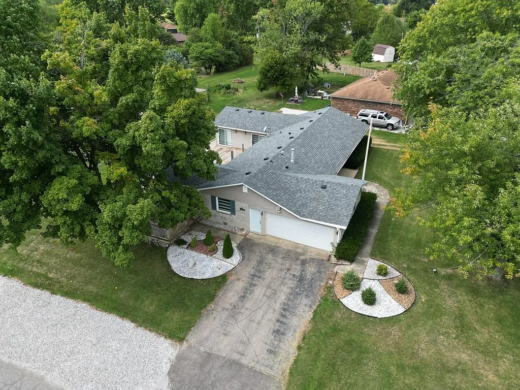 306 Poplar Grove Dr photo 1