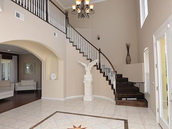 4th image of 20363 Northcliff St
