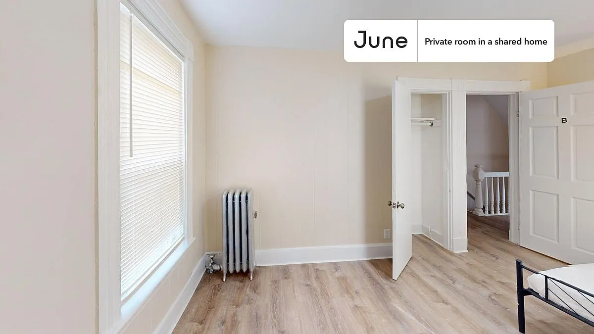 Queen bedroom in 7 bed/2 bath home in Allston #1734 G — Photo 3