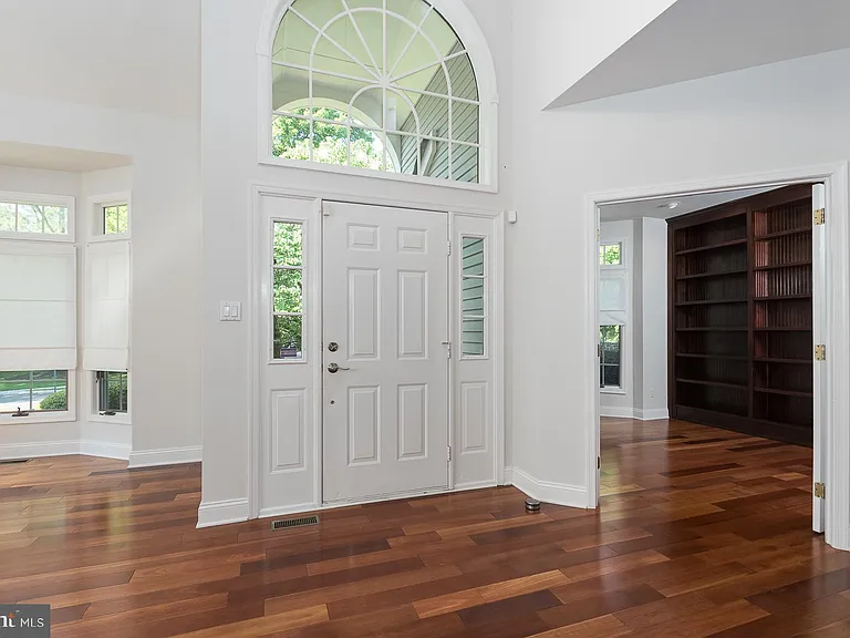 30 Leicester Ct — Photo 3