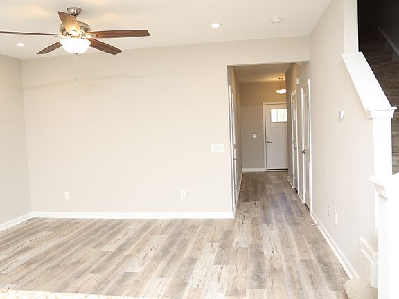 5th image of 118 Roundtree Dr