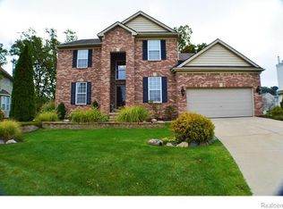 1656 Four Seasons Dr, Howell, MI