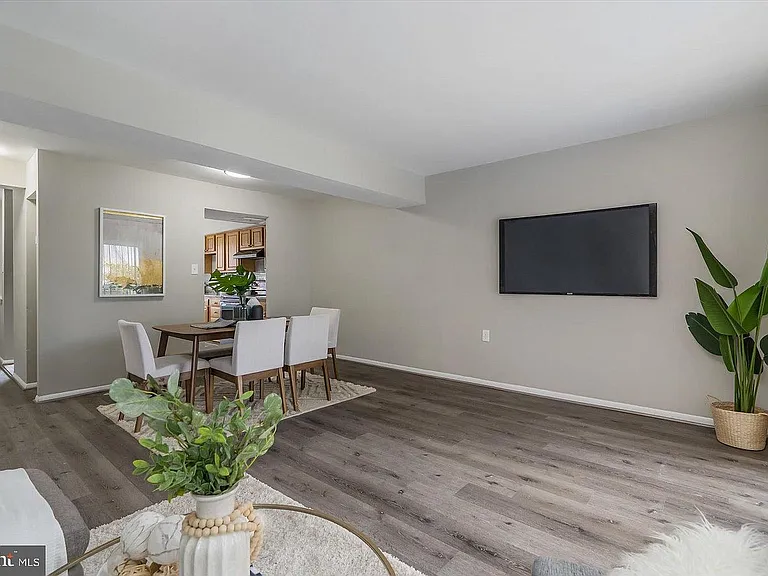 1212 Valley St — Photo 14