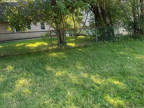 4th image of 14512 Williams St