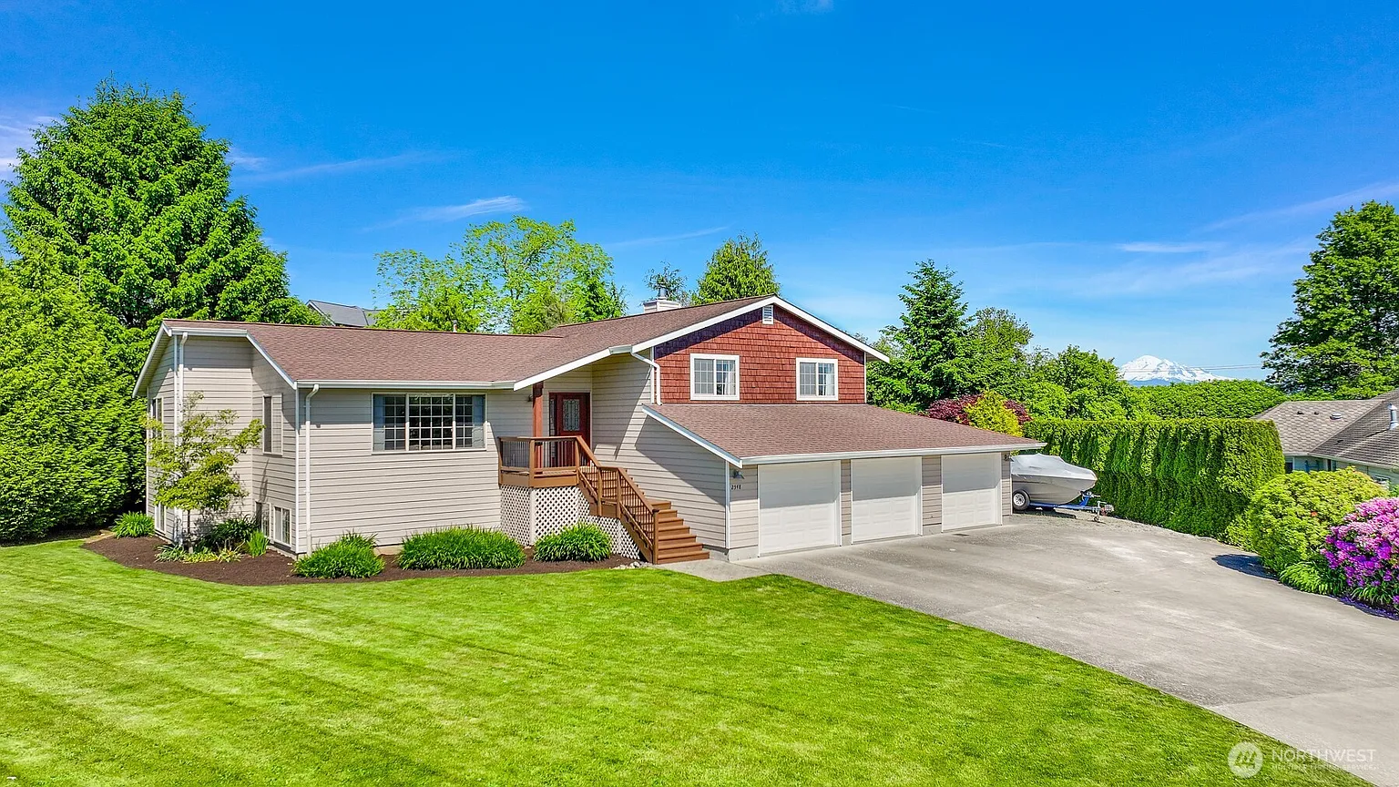 2548 Crescent Street photo 1