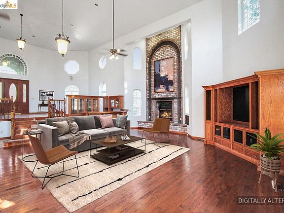 4th image of 23955 Cedar Hill Ln