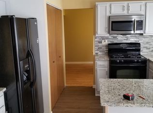 1404 Farington Ct, Aurora, IL 60504