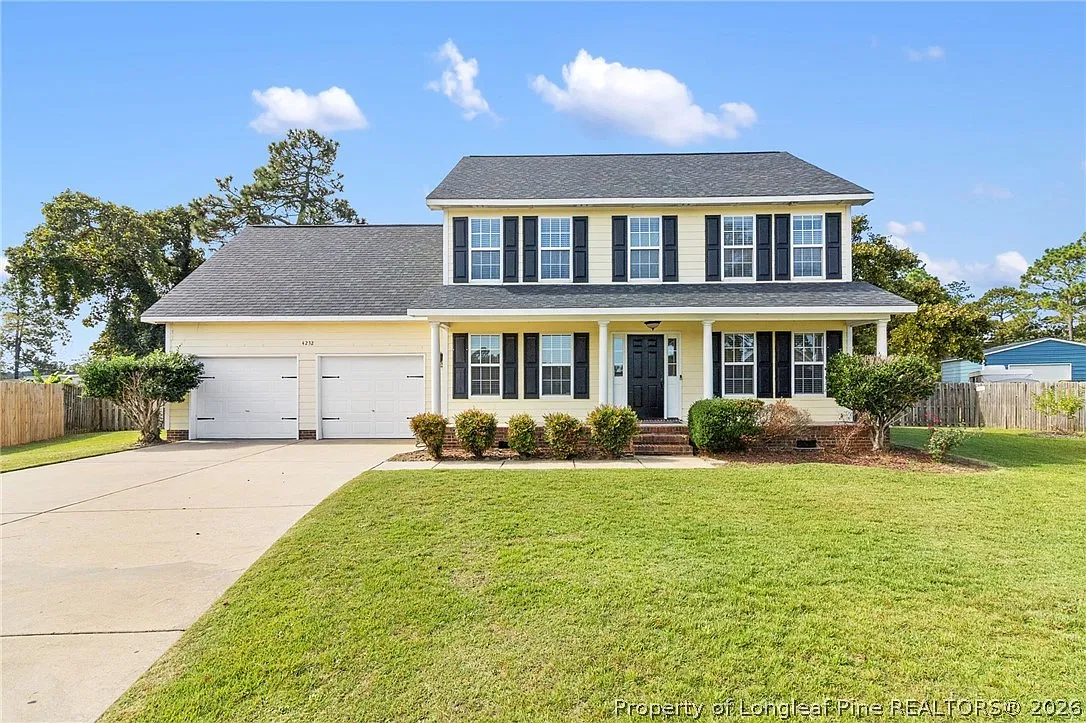 4 bed, 2.5 bath, 2100 sqft, $1,950 — Photo 2