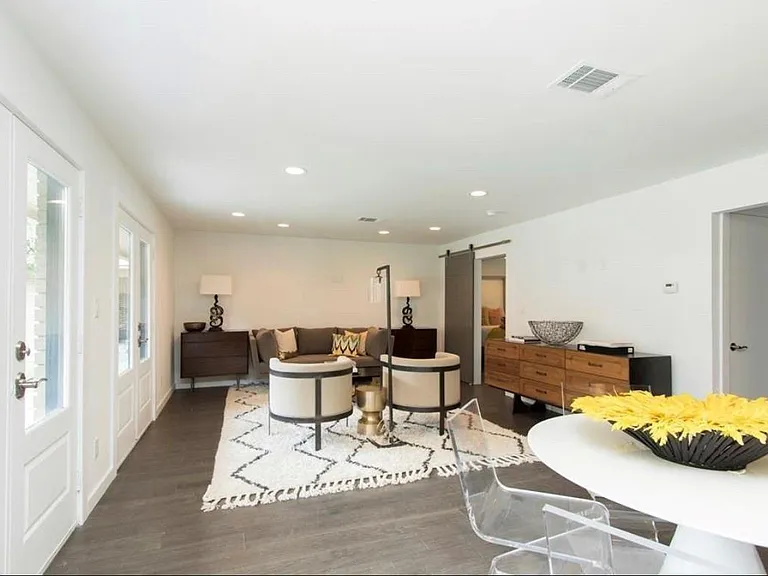 1410 Hyde Park Blvd #105 — Photo 5