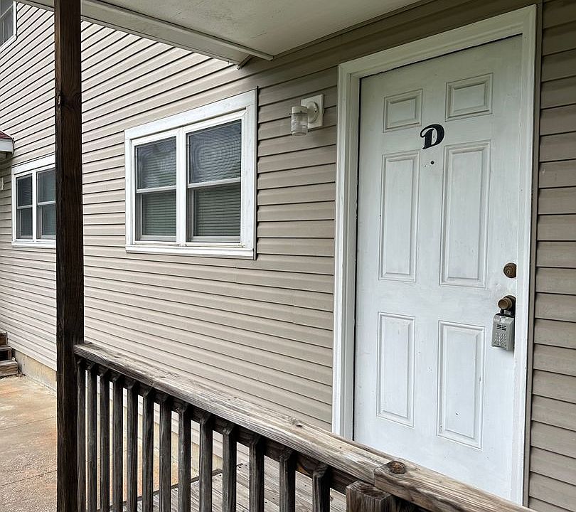 1st image of 1116 S Elm St #D