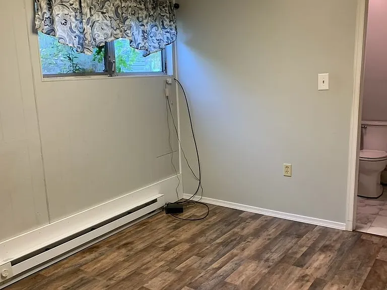 243 E Broad St — Photo 3