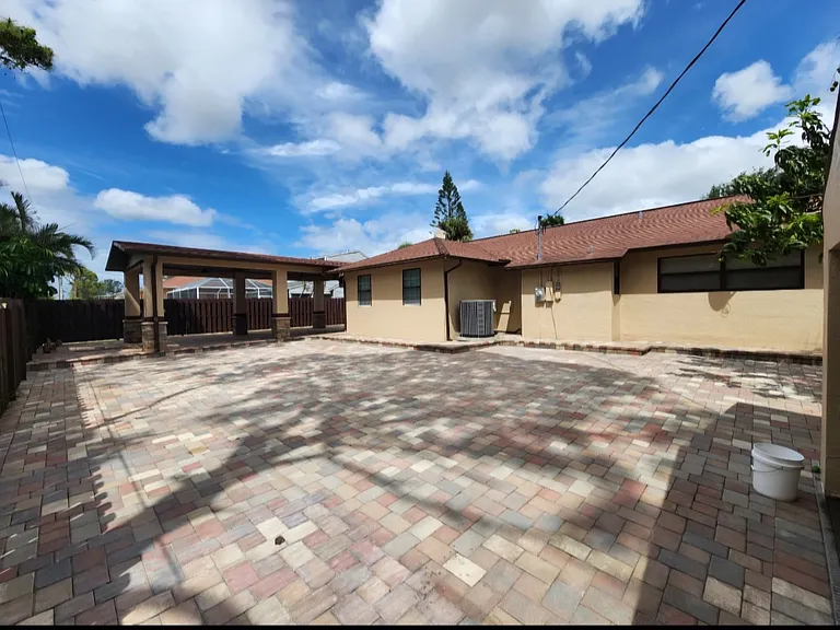 17424 Lee Rd — Photo 3