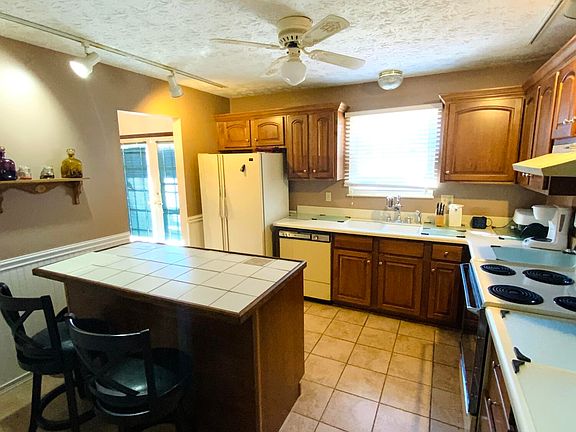 3rd image of 5109 Flint Hill Dr