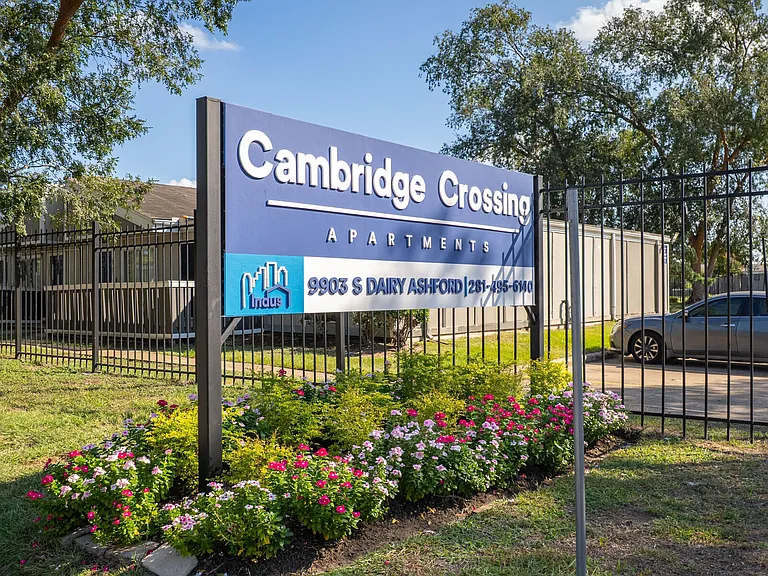 Huntington Village And Cambridge Crossing — Photo 2