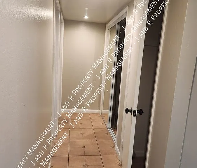 718 19th St #2 — Photo 12