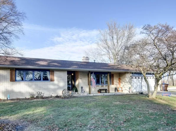 2209 Everglade Dr, Taylorville, IL 62568