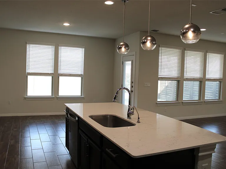 13902 Ilex Dr — Photo 8