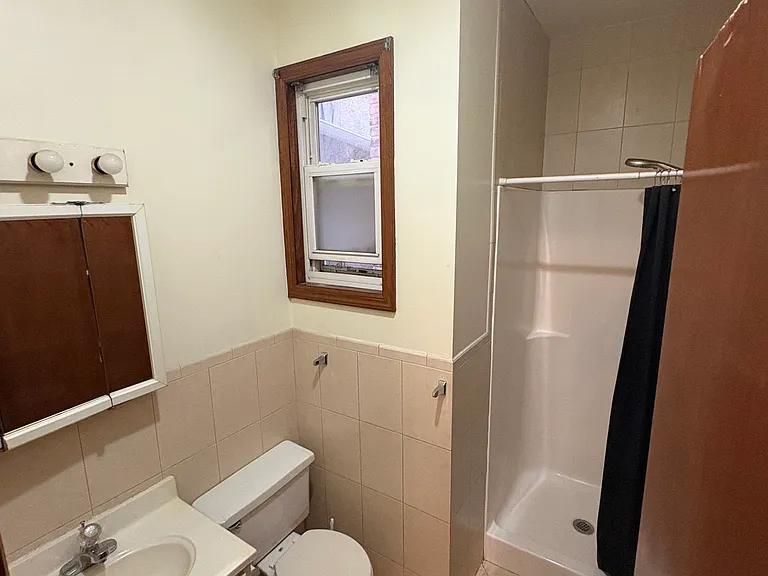 111 Niagara St #1 — Photo 7
