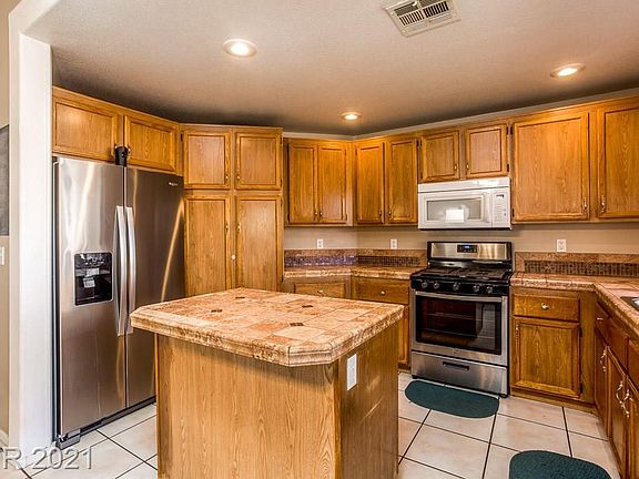 2nd image of 2030 Hollow Oak Ave