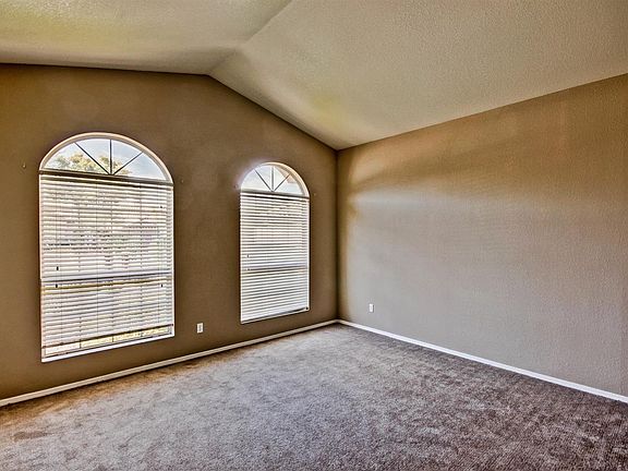 4th image of 4019 E Summerhaven Dr