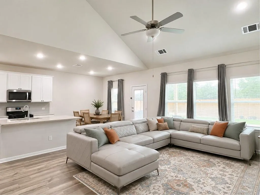 3 bed, 2.5 bath, 2515 sqft, $2,450 — Photo 4
