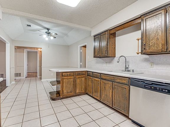 5th image of 821 Hillside Dr
