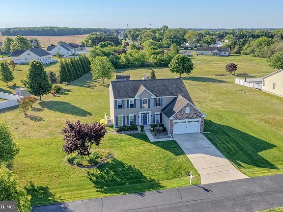 4th image of 8475 Glade Dr