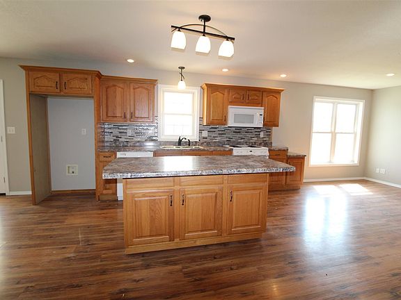5th image of 1020 County Road 323
