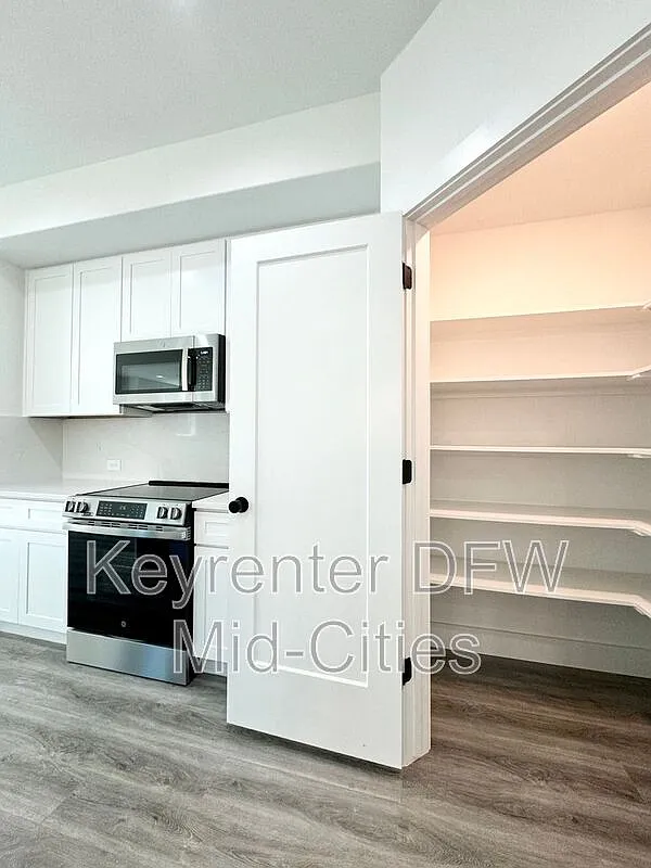 2 bed, 2.5 bath, 1644 sqft, $2,450 — Photo 3