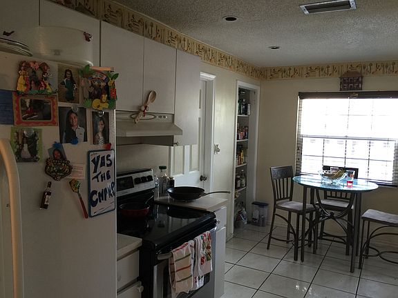 4th image of 850 SW 63rd Way