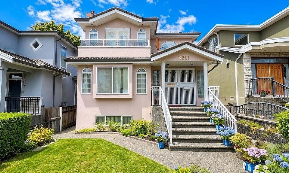 1st image of 3211 Queens Ave