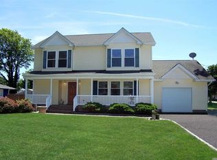 14 Dogwood Rd, Mastic Beach, NY 11951