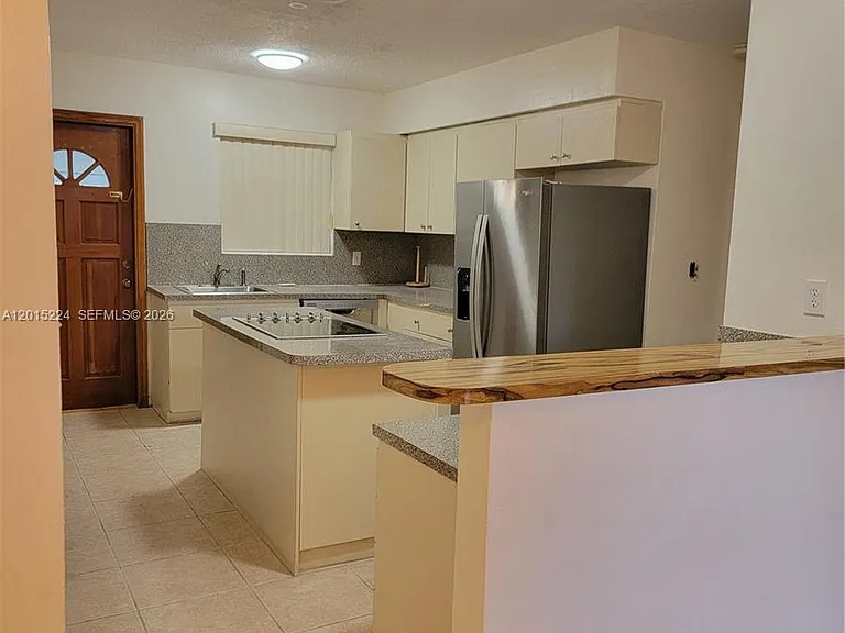 6510 SW 20th St #6510 — Photo 3