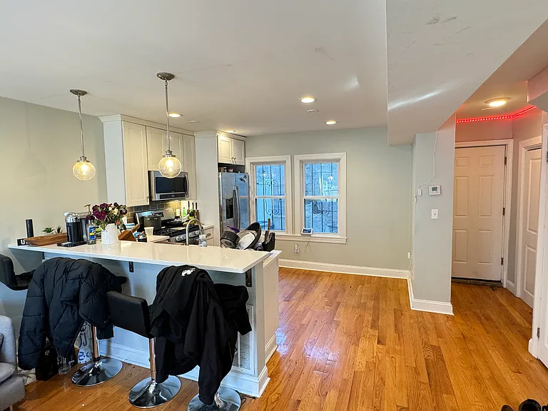 6 Saint James Pl — Photo 3