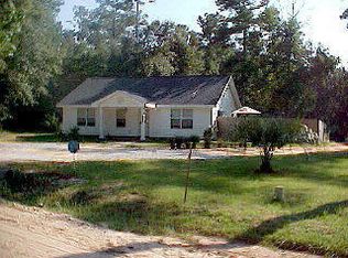 238 Memorial Ln, Freeport, FL 32439