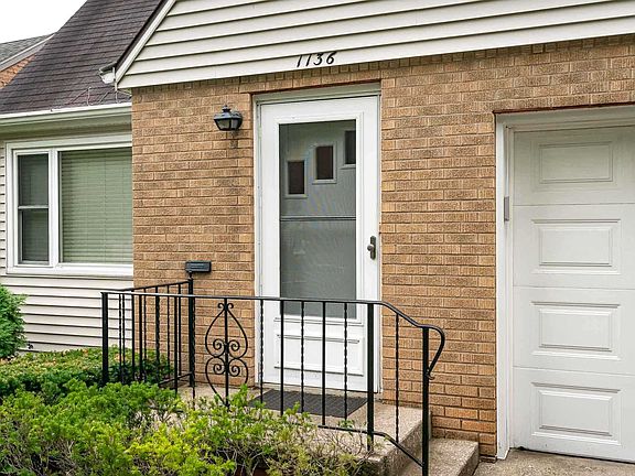 2nd image of 1136 E Victoria St