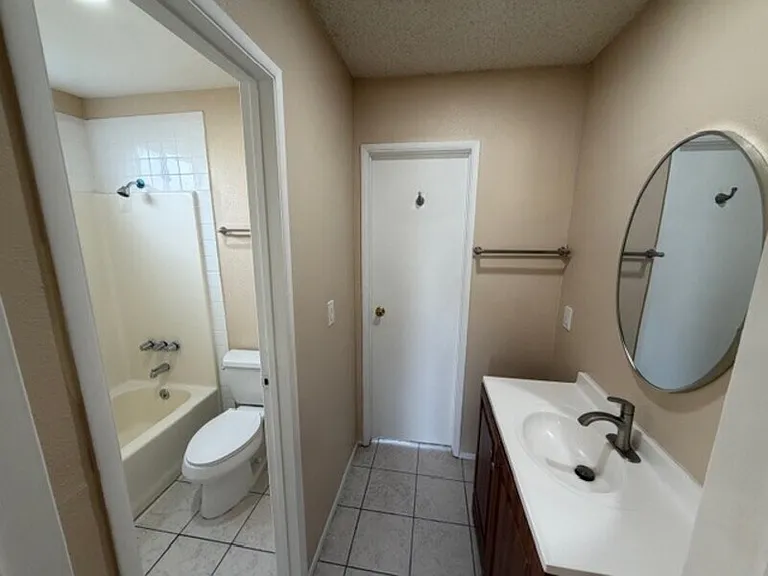 1609 Grove St #B — Photo 12