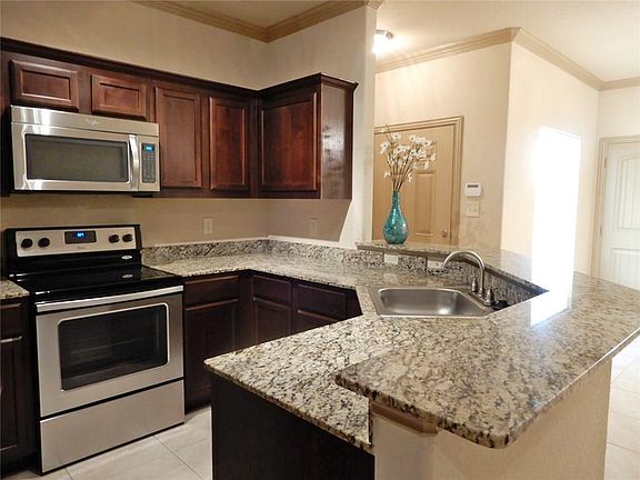 3rd image of 1527 Cozy Dr
