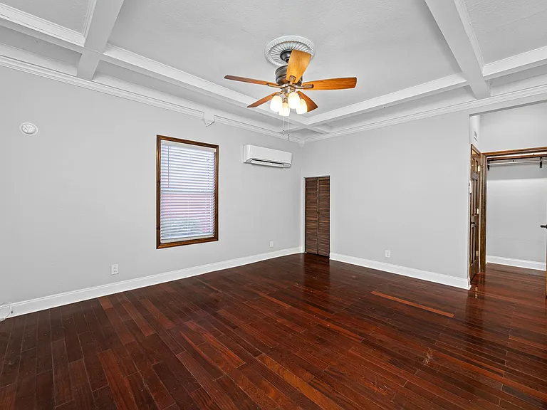 705 W Bay St — Photo 10