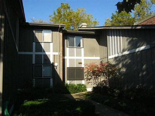 1st image of 2S404 Emerald Green Dr Unit C