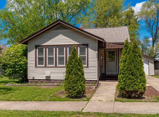 909 E Oakside St, South Bend, IN 46614