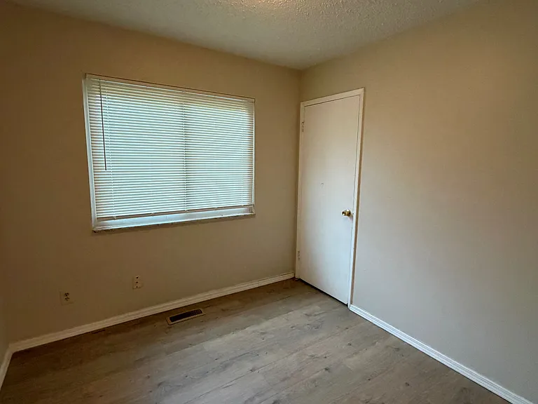 8908 Saint Louis Ave — Photo 21