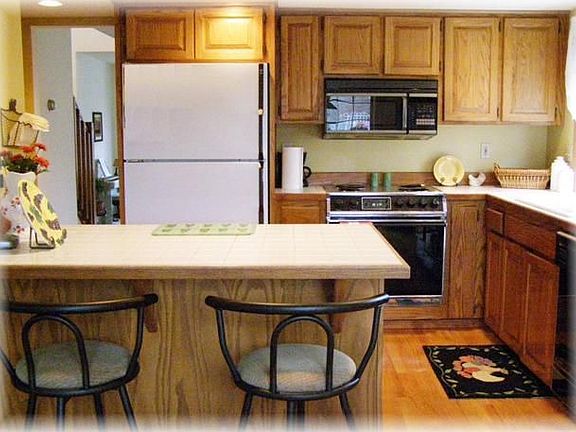 Open Kitchen/Eat Bar
