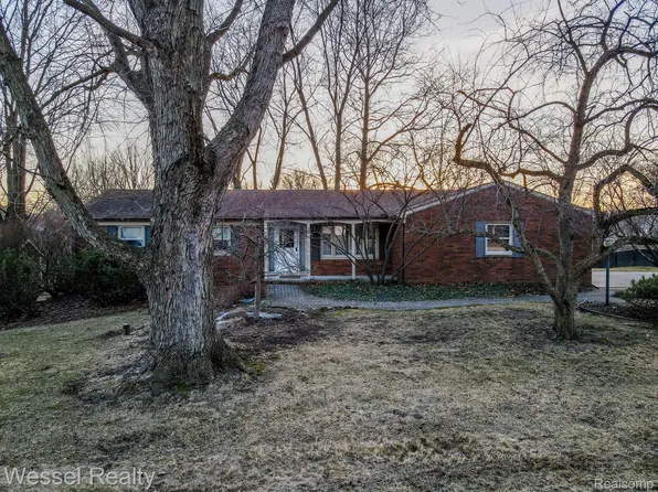 64549 Limerick Ln, Washington, MI 48095